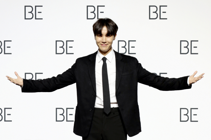 BTS 멤버 제이홉의 스페셜 앨범 '호프 온 더 스트리트' VOL.1이 영국 오피셜 차트에서 인기다. 사진은 제이홉이 2020년 서울 중구 동대문디자인플라자에서 열린 BTS 새 앨범 'BE '(Deluxe Edition) 글로벌 기자간담회에 참석했던 모습. /사진=뉴시스