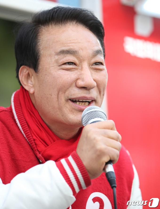 [사진] 지지 호소하는 서일준 후보