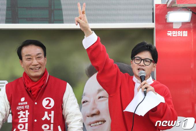 [사진] 한동훈 위원장 '거제에서 V'