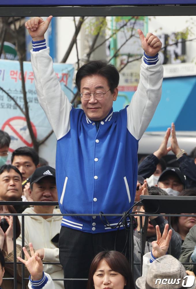 [사진] 이재명 대표 '엄지척 기호1번'