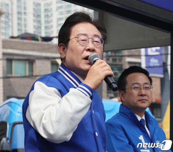 [사진] 이재명 대표 '중구성동을 표심 잡기'