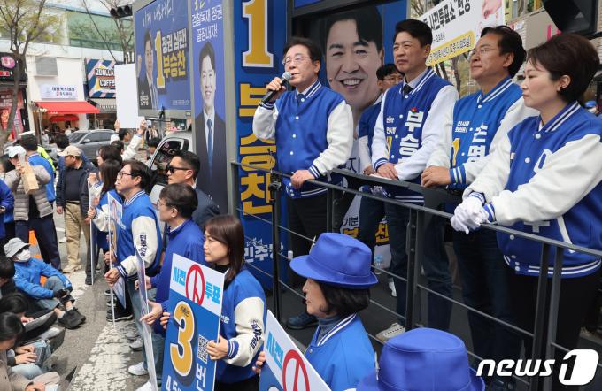 [사진] 용인시 후보 지지 나선 이재명 대표