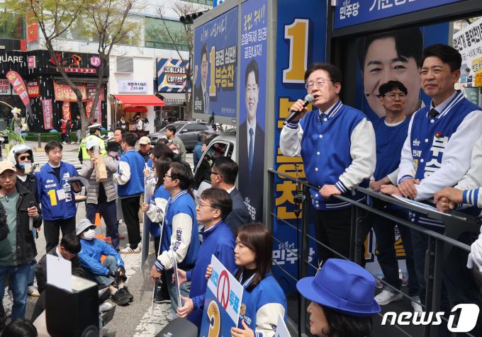 [사진] 부승찬 후보 지지 유세하는 이재명