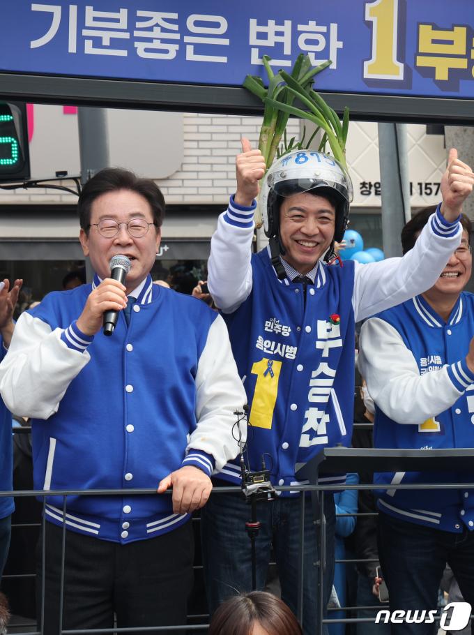 [사진] '대파 헬멧' 쓴 부승찬 후보