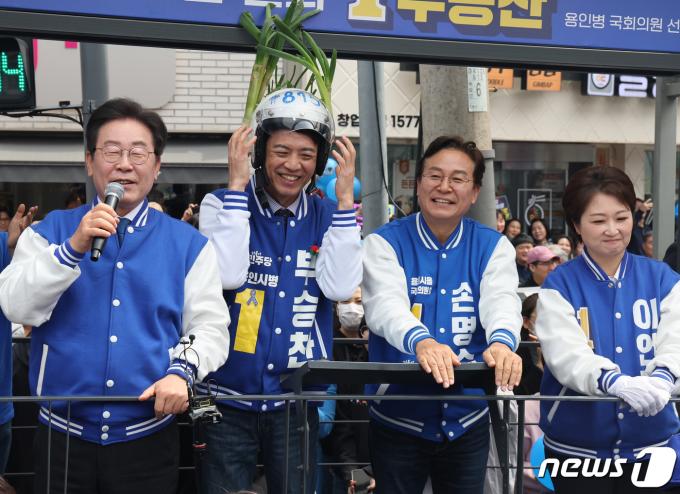 [사진] 부승찬 후보 지지 유세 하는 이재명 대표