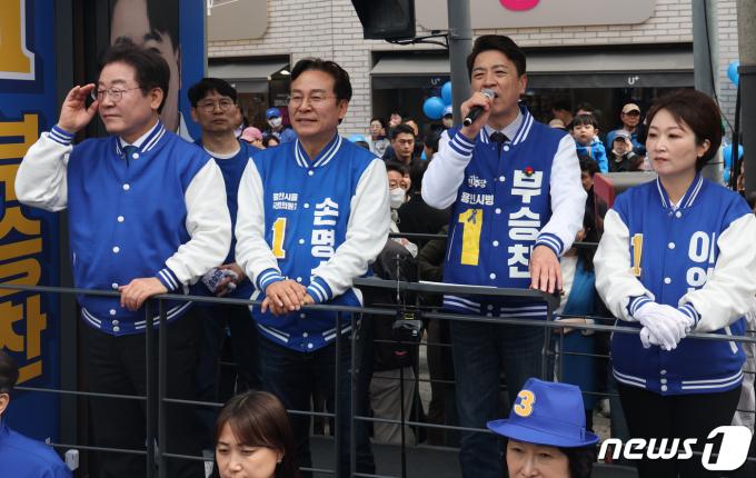 [사진] 지지 호소하는 부승찬 후보