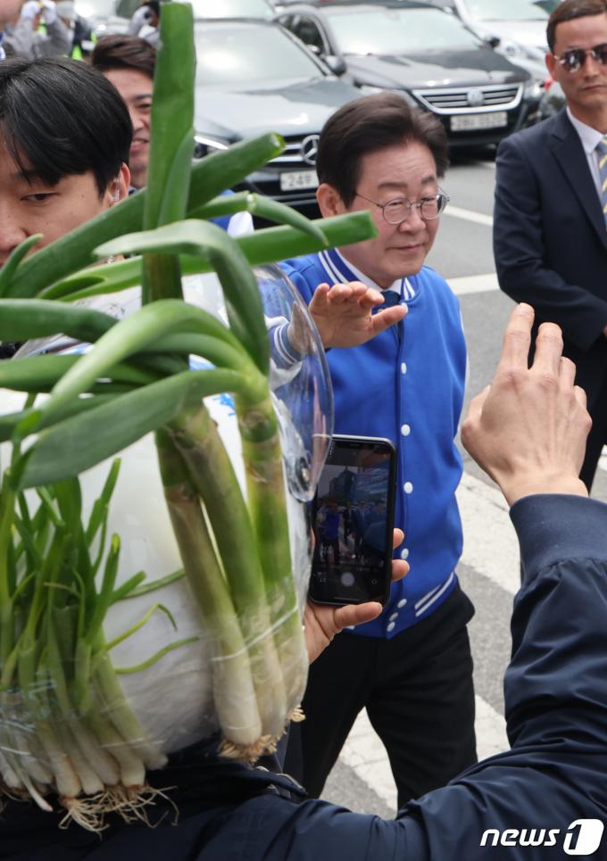 [사진] 대파와 이재명 대표