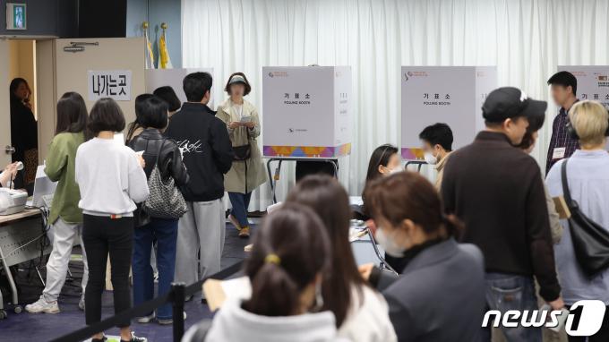 [사진] 북적북적한 사전투표 마지막 날