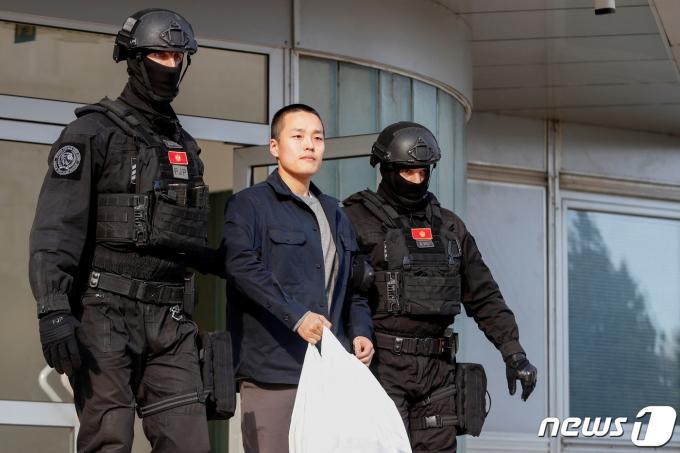 위조 여권 소지 혐의로 형을 선고받았던 테라폼랩스 대표 권도형(32) 씨가 지난달 23일(현지시간) 몬테네그로 교도소에서 형을 마치고 출소했다. 2024.03.24 ⓒ 로이터=뉴스1 ⓒ News1 조소영 기자