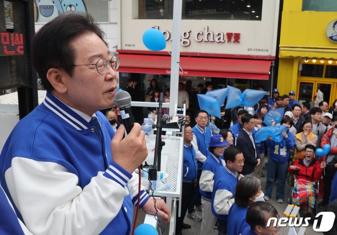 [사진] 이재명 대표, 엄태준 경기이천 후보 지지 유세