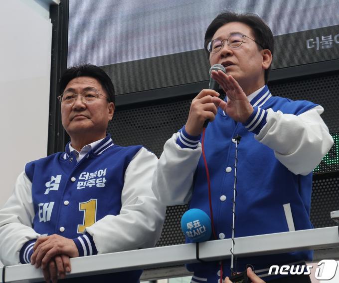 [사진] 엄태준 후보 지지 호소하는 이재명 대표