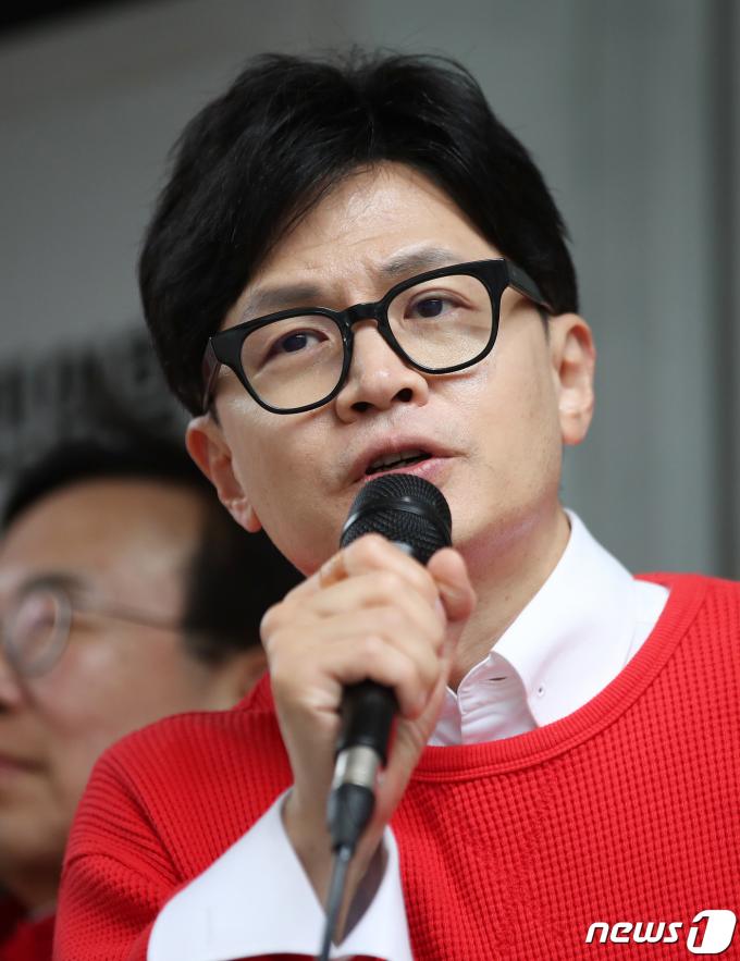 [사진] 한동훈 위원장 '조금 더 힘내주세요'