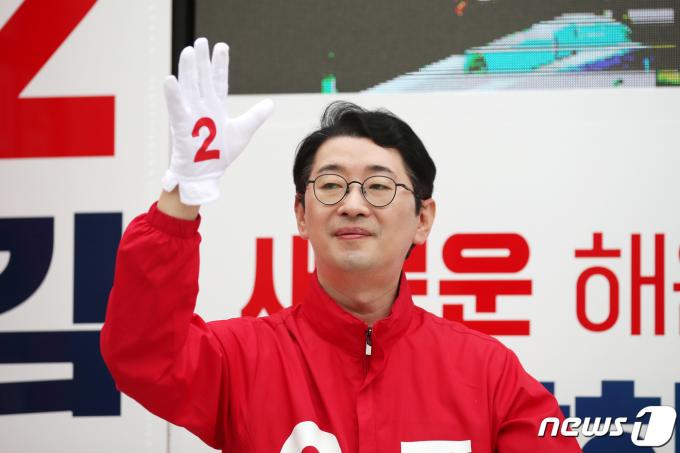 [사진] 지지 호소하는 주진우 후보