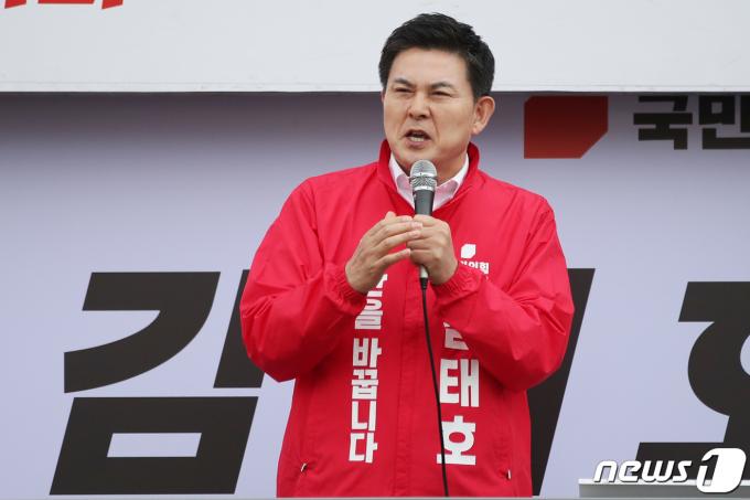 [사진] 양산 시민들에게 지지 호소하는 김태호