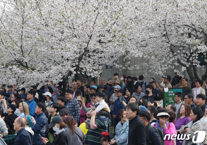 [사진] 봄과 함께 찾아온 총선