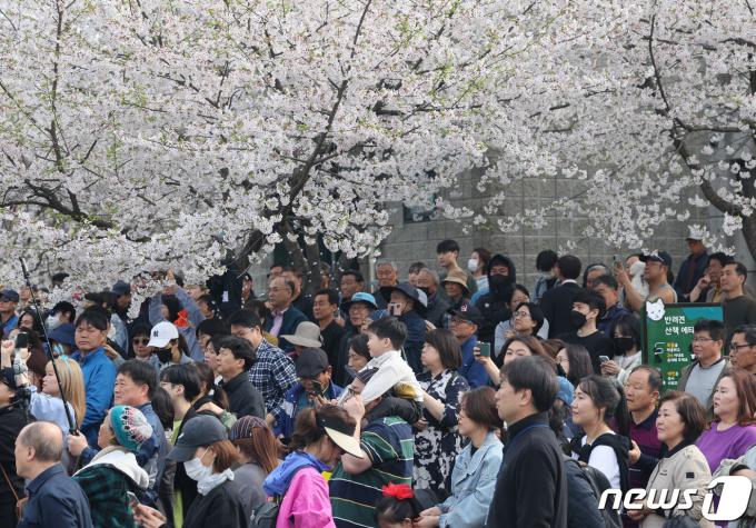 [사진] 사전투표 마지막 날 '표심은?'