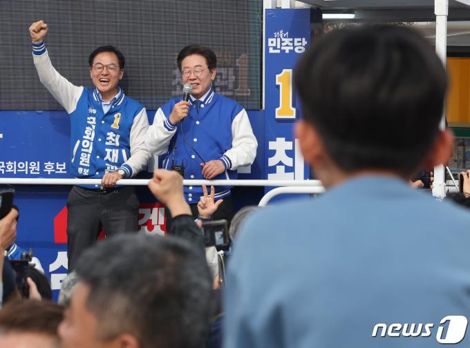 [사진] 유세 지켜보는 어린이