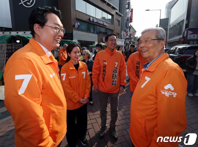 [사진] 개혁신당 집중유세 지원 나선 김종인