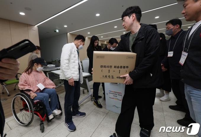 [사진] 22대 총선 사전투표 종료