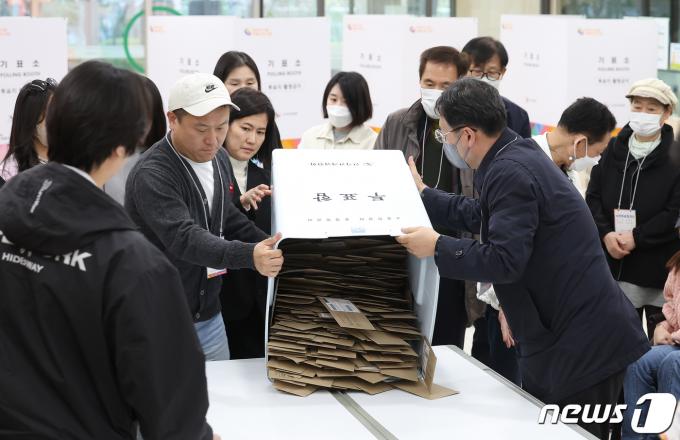 [사진] 사전투표 종료, 역대 최고 투표율 기록