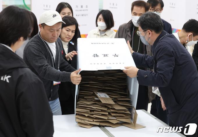[사진] 최종 사전투표율 31.28%…역대 최고