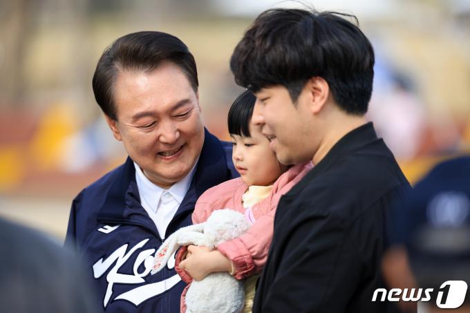 [사진] 윤 대통령, 용산어린이정원 깜짝 방문