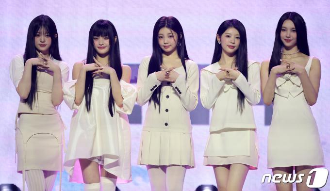 신인 걸그룹 아일릿(I'LL-IT)의 민주(왼쪽부터), 이로하, 원희, 모카, 윤아 ⓒ News1 김진환 기자