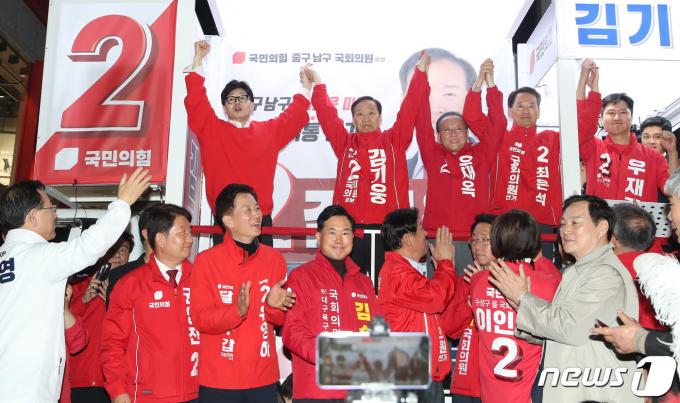 [뉴스1 PICK] 한동훈, 총선 전 마지막 주말 낙동강 벨트 다지기