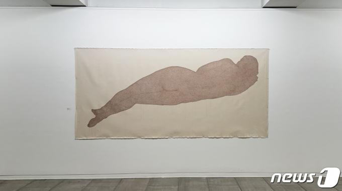 김홍주, 무제, 캔버스천에 아크릴릭, 159.6x340cm, 2013 ⓒ 뉴스1 ⓒ News1 김일창 기자