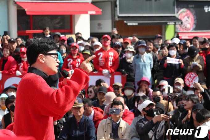[사진] 대전 찾아 지지 호소하는 한동훈 위원장