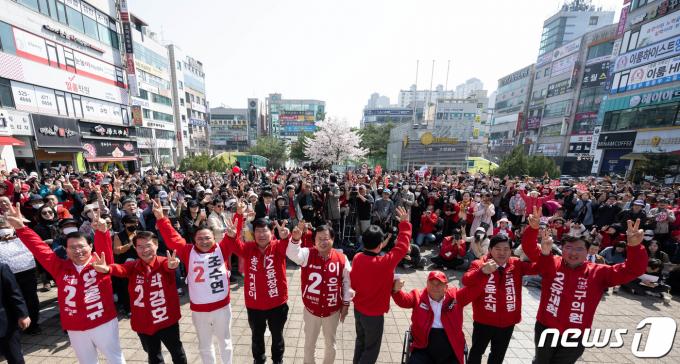 [사진] 대전 민심을 향해