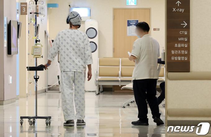 [사진] '의정 갈등' 두 달째 제자리걸음