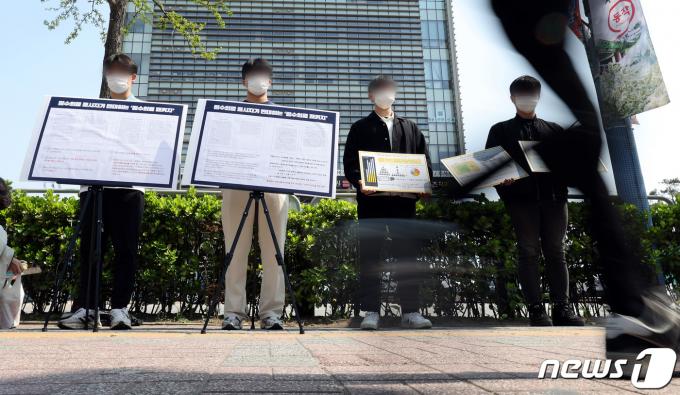 [사진] 필수 의료 패키지 및 의대 증원 규탄 피켓 시위
