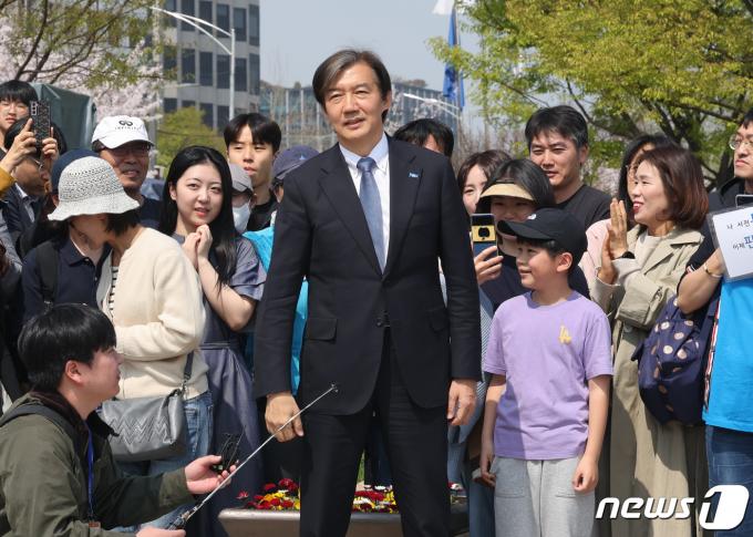 [사진] 시민들 만나는 조국 대표
