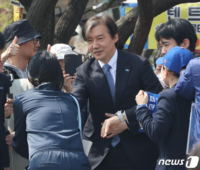 [사진] 시민들 만나는 조국 대표