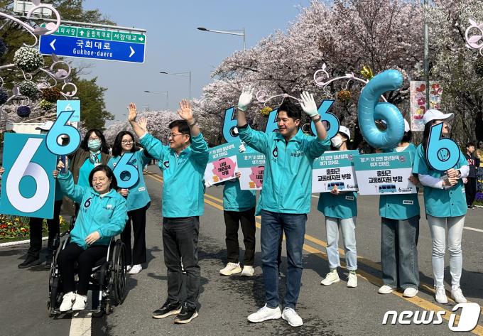 [사진] 새로운미래, 6 can do it! 벚꽃행진