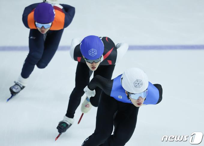 [사진] 1000m 출전한 황대헌