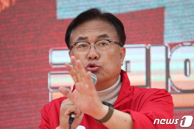 [사진] 지지 호소하는 정진석 후보
