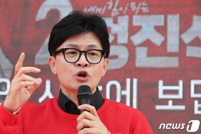 [사진] 정진석 후보 지지 호소하는 한동훈