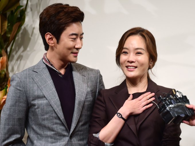 중국 배우 가오쯔치(왼쪽)와 채림이 2014년 배우 박건형 결혼식에 참석한 모습. /사진=뉴스1