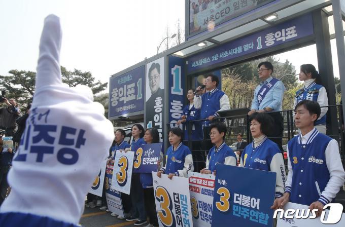 [사진] 서울 서초구 지원유세 나선 이재명 대표