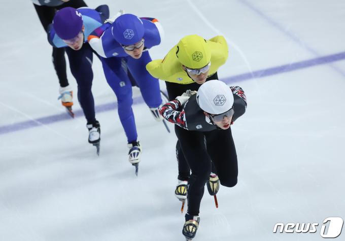 [사진] 1,000m 예선 출격한 박지원