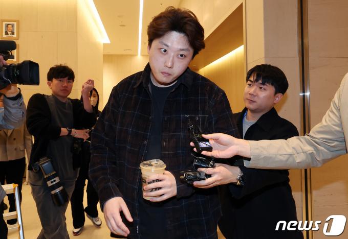 [사진] 박단 대전협 비대위원장, 의협 비대위 참석