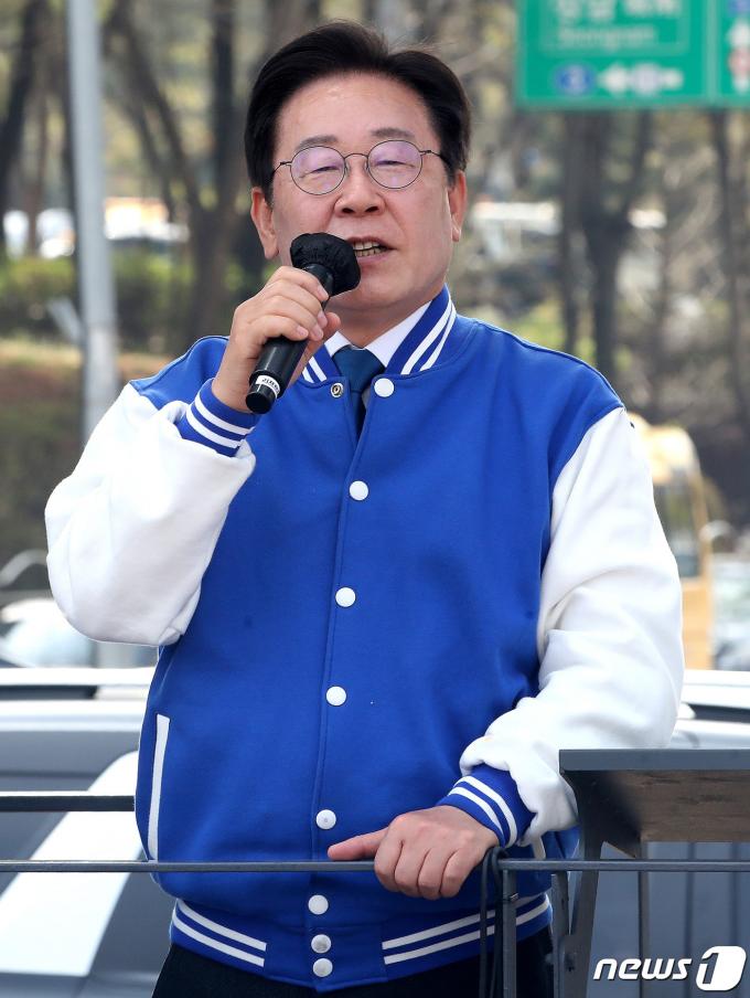 [사진] 연설하는 이재명 대표