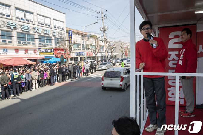 [사진] 서천 찾아 지지 호소하는 한동훈 위원장
