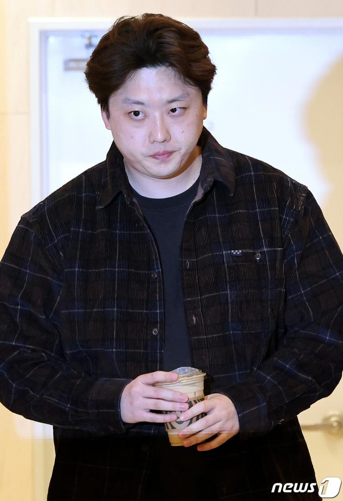 [사진] 회의실 향하는 박단 대한전공의협의회 비상대책위원장