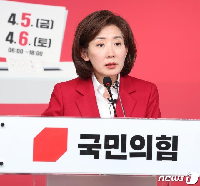[사진] 나경원 선대위원장, 긴급 기자회견