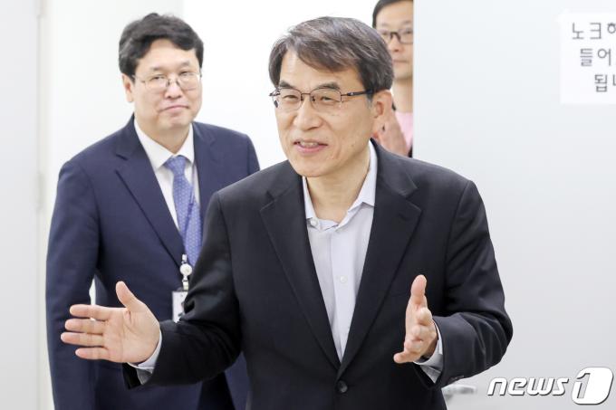 [사진] 영등포구 선관위 찾은 노태악 중앙선관위원장