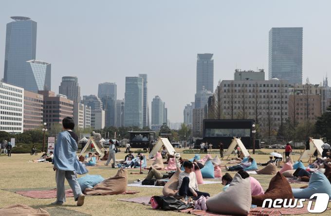 [사진] 국회 잔디광장에서 피크닉
