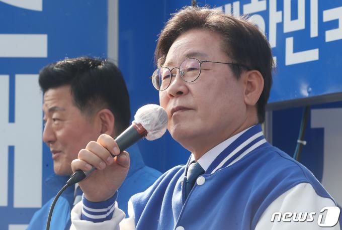 [사진] 연설하는 이재명 대표